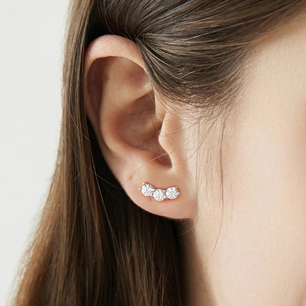 Élan D-Color Moissanite Stud Earrings